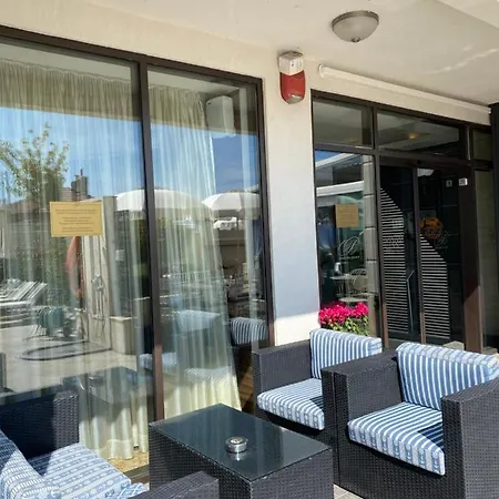 Private By The Sea With A Large Terrace In Hotel! Appartamento