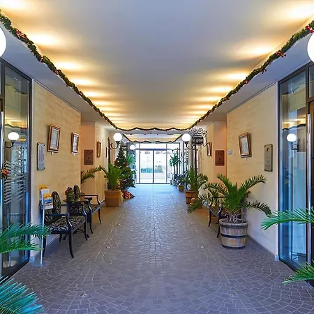 Appartamento Private By The Sea With A Large Terrace In Hotel!