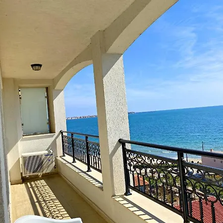 Private By The Sea With A Large Terrace In Hotel!