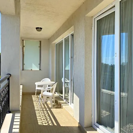 Private By The Sea With A Large Terrace In Hotel! Appartamento Pomorie