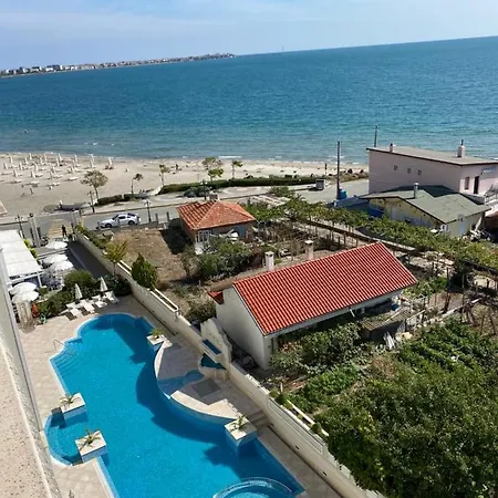 Private By The Sea With A Large Terrace In Hotel! דירה *