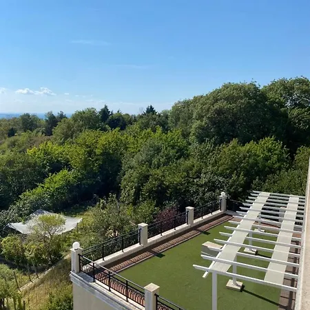 Private By The Sea With A Large Terrace In Hotel! Apartman Pomorie