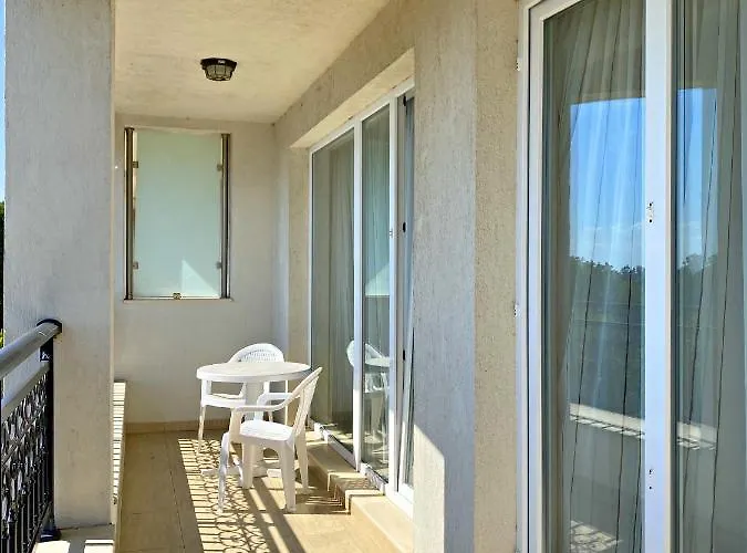 Private By The Sea With A Large Terrace In Hotel! 公寓 帕莫瑞