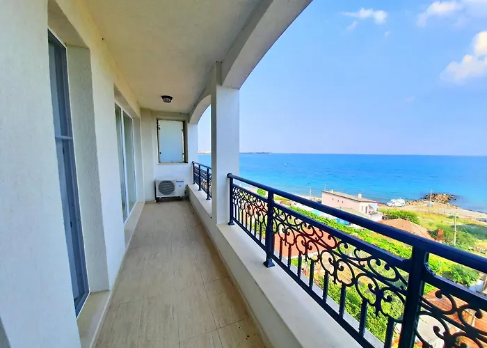 Private By The Sea With A Large Terrace In Hotel! 公寓